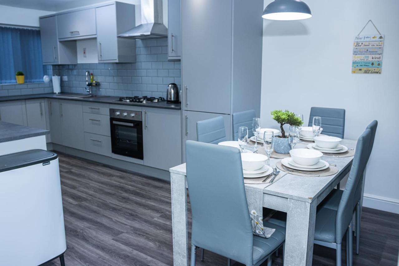 Lush Lodge -Home Away In Telford, For Contractors, Families, Group Of Friends, Long Term Stays Eksteriør billede